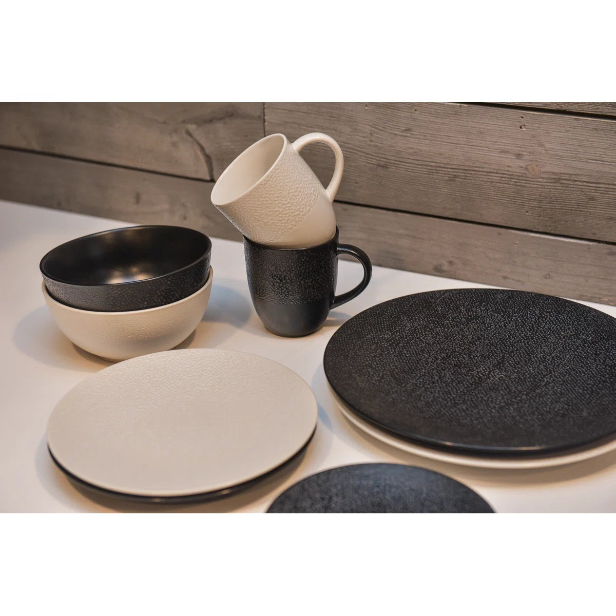 Matrix 16 Piece Dinnerware Set, Service for 4